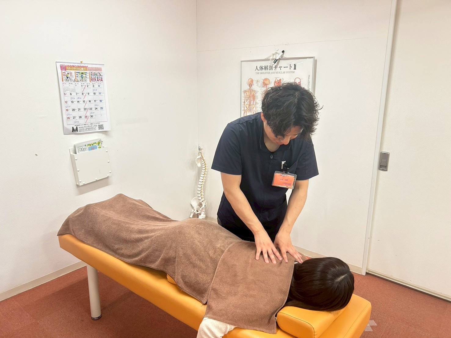 五十肩に対する施術風景3 |大津市堅田