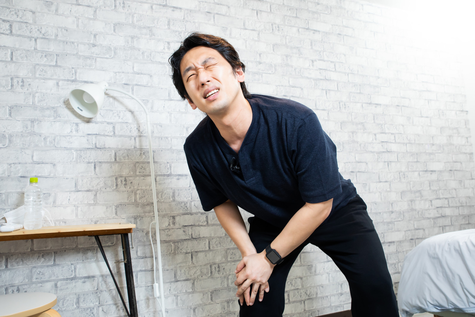 膝の痛みに悩む男性|堅田整体院